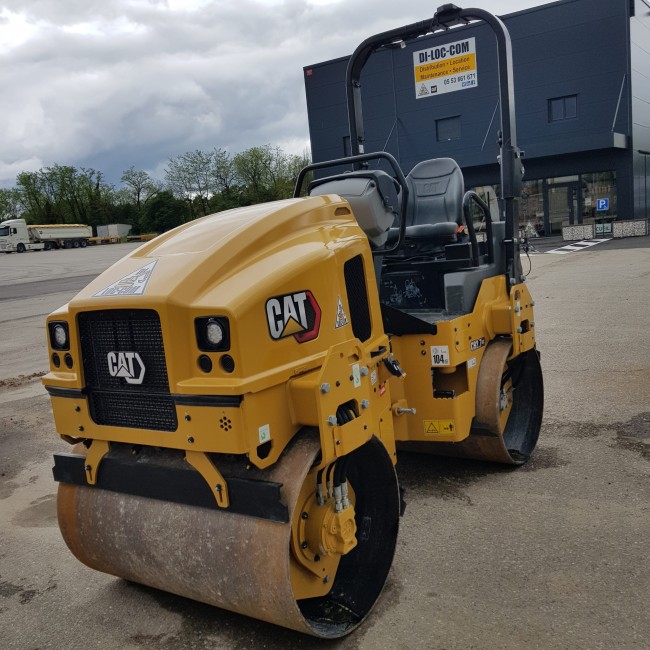 CATERPILLAR - CB2.7 GC - Compacteur