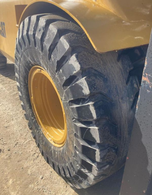 CATERPILLAR - AH46 - CHARIOT ELEVATEUR